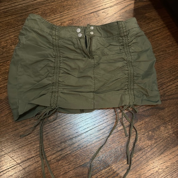 Garage skort - Picture 3 of 4